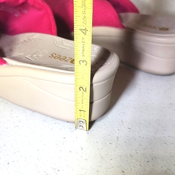 Bzees Women's Smile More. Paradise Pink Fuchsia Slide Wedge Sandals Size 9 - Picture 6 of 8